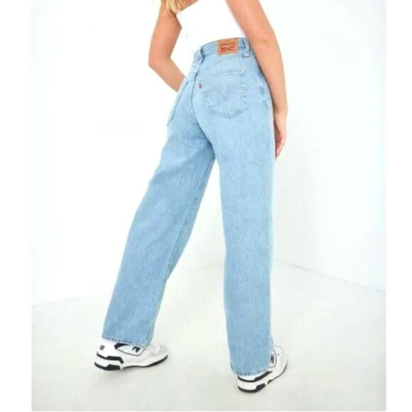 Levi's High-Waisted Straight Jeans Light Wash Size 30x29 - Picture 2 of 14